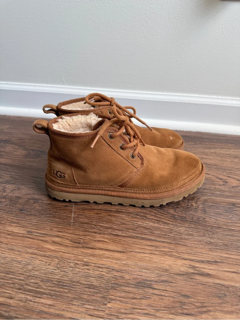 UGG Brown Suede Leather Shearling Neumel Boots Shoes Size 6 Women’s